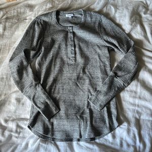 Gray Splendid Long Sleeve Waffle Stretch Knit Henley Top Size Small